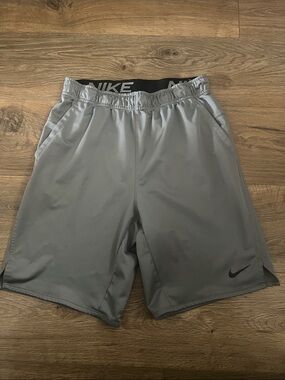 Nike Men's Gray Performance Athletic Shorts Size Small
